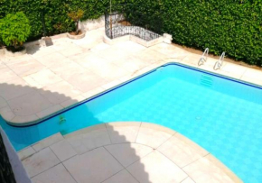 Casa Quinta con Piscina Privada en el Condominio Campestre el Peñon Girardot